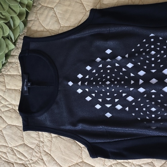 Karen Kane Sleeveless Dress - Picture 3 of 12